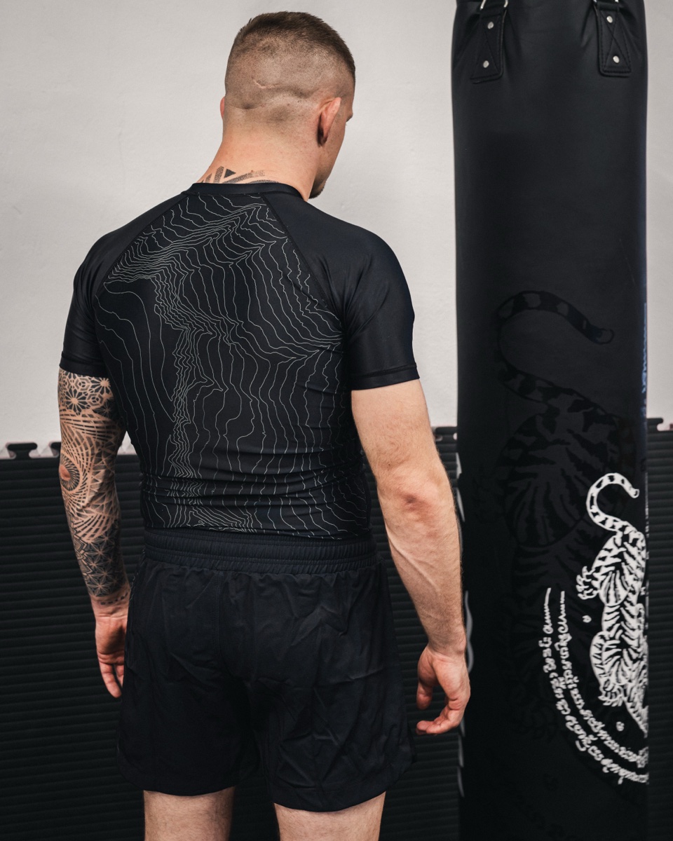 Dammastock rashguard, back topo print