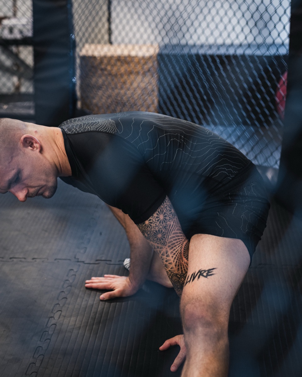 Dammastock rashguard, sprawl action shot